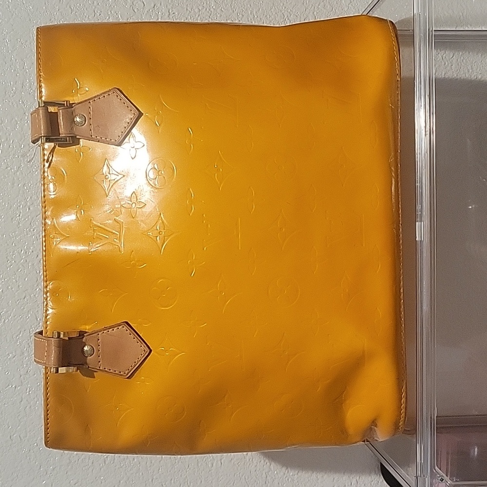 36. Authentic Louis Vuitton Shoulder Bag Houston Yellow Vernis
